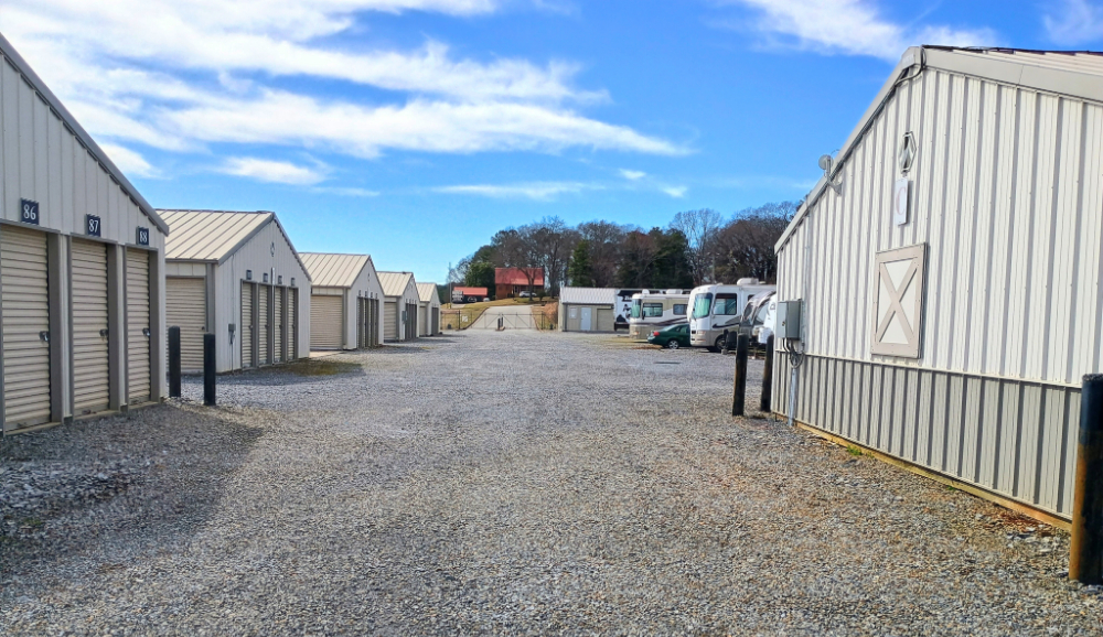 Drive-up storage facility on McCormick Rd, Cartersville with uncovered parking